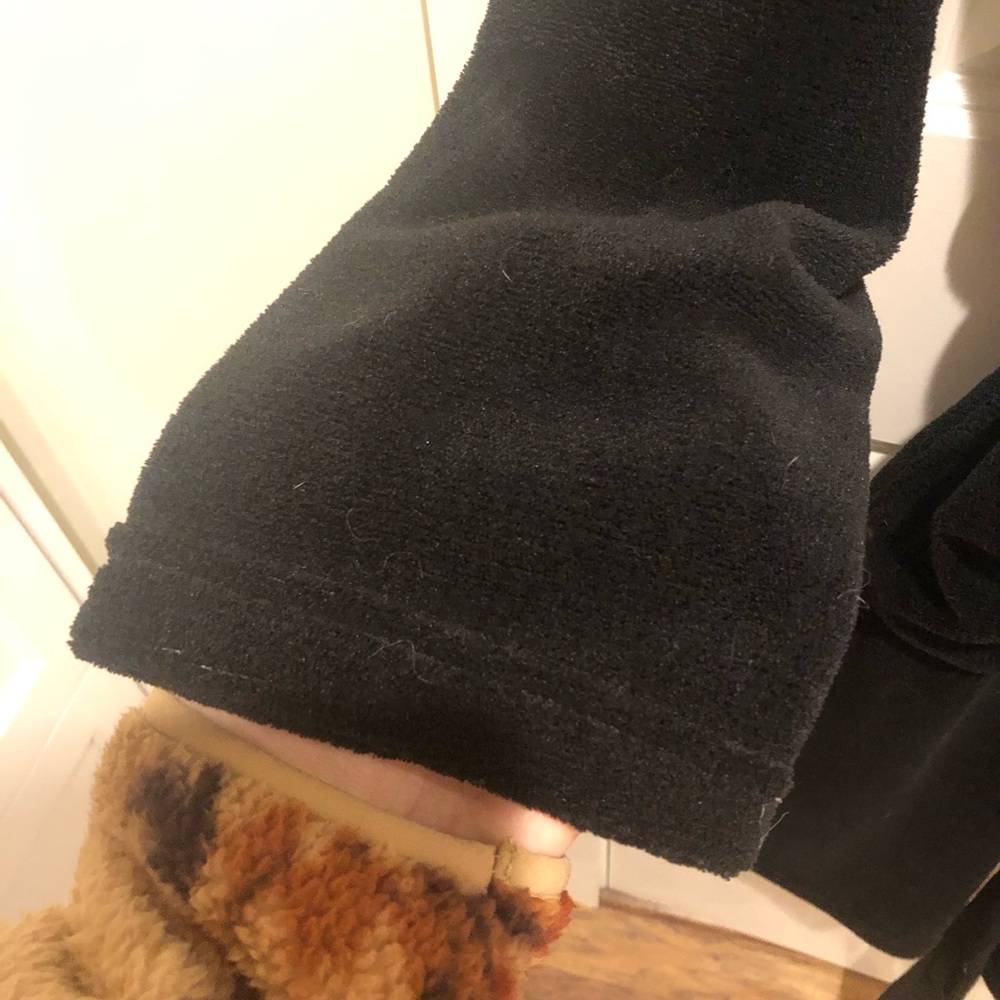 Black Robe - Picture 4 of 6